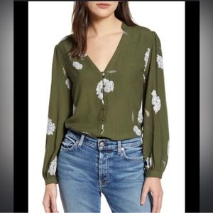 CUPCAKES AND CASHMERE Alma Long Sleeve Floral Blouse NWT